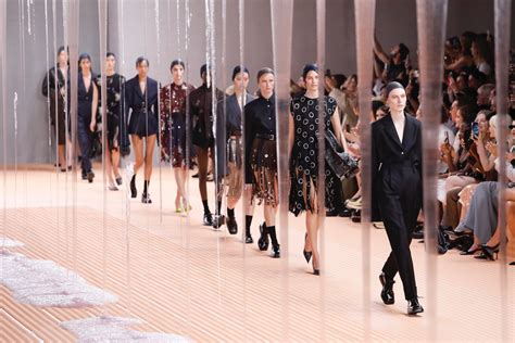 prada stage milano